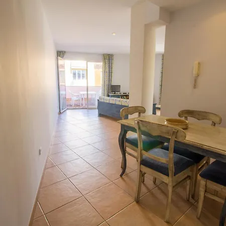Apartment With Wifi And Pool