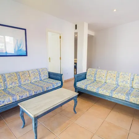 Apartment With Wifi And Pool