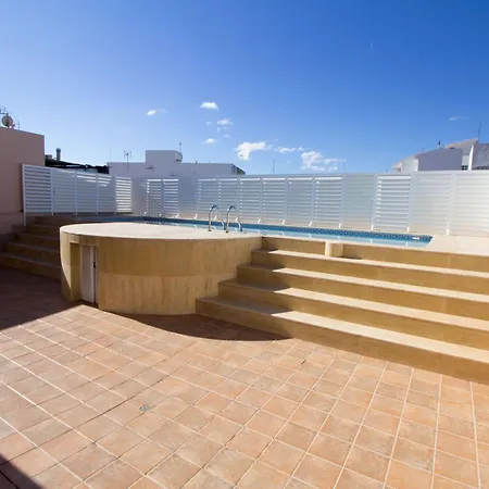 Apartment With Wifi And Pool